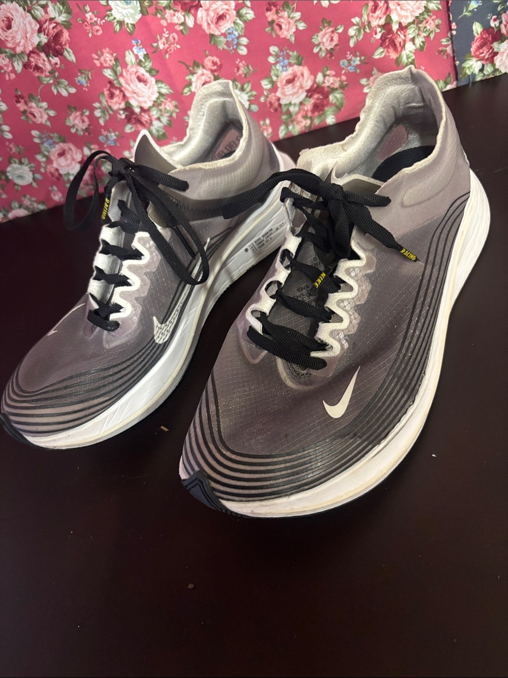 Nike Youth Size 8 Black and White Athletic Running Shoes